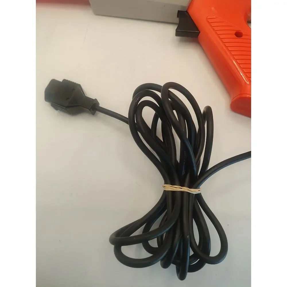 Nintendo NES Zapper Orange NES-005 Mario Duck Hunt
